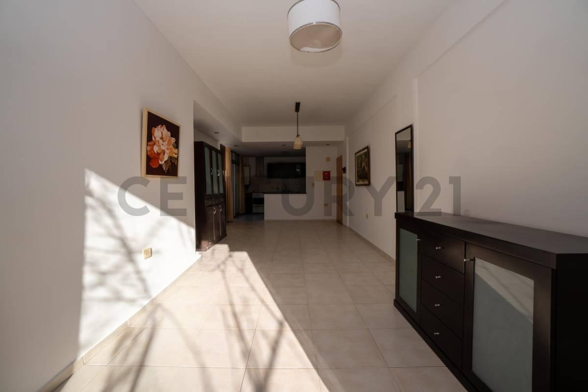 Foto de Departamento en venta en La Plata de 3 dormitorios con cochera, imagen 3