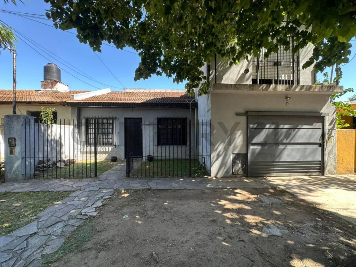 Foto de 21D E/ 423 BIS Y 424 | CASA DE 4 DORMITORIOS CON PARQUE Y PILETA, imagen 2