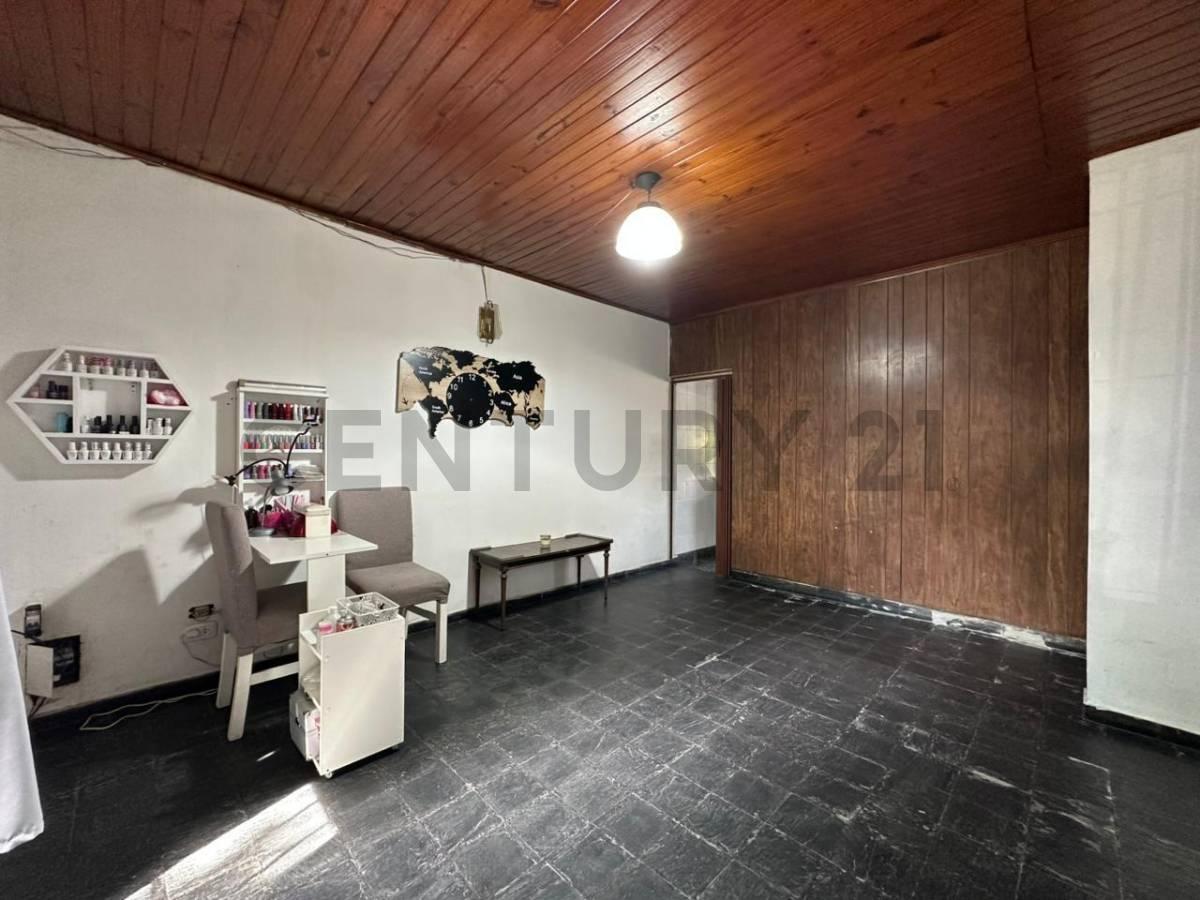 Foto de 21D E/ 423 BIS Y 424 | CASA DE 4 DORMITORIOS CON PARQUE Y PILETA, imagen 1
