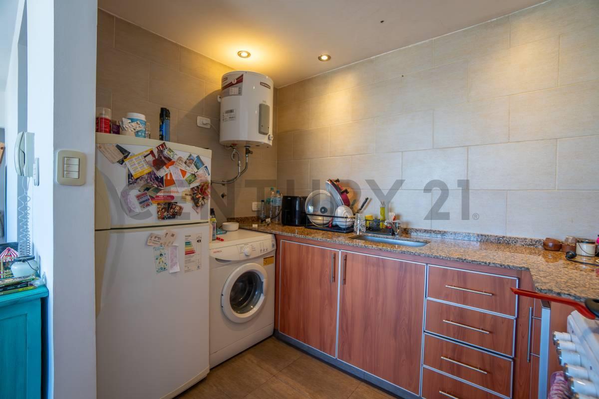 Foto de Departamento en venta en La Plata de 1 dormitorio frente a parque, imagen 3