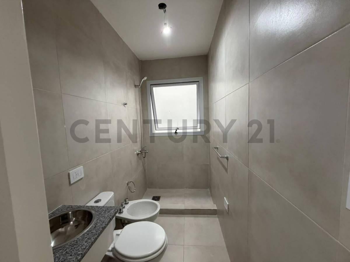 Foto de Departamento de 1 dormitorio en alquiler - 67 entre 3 y 4, imagen 2