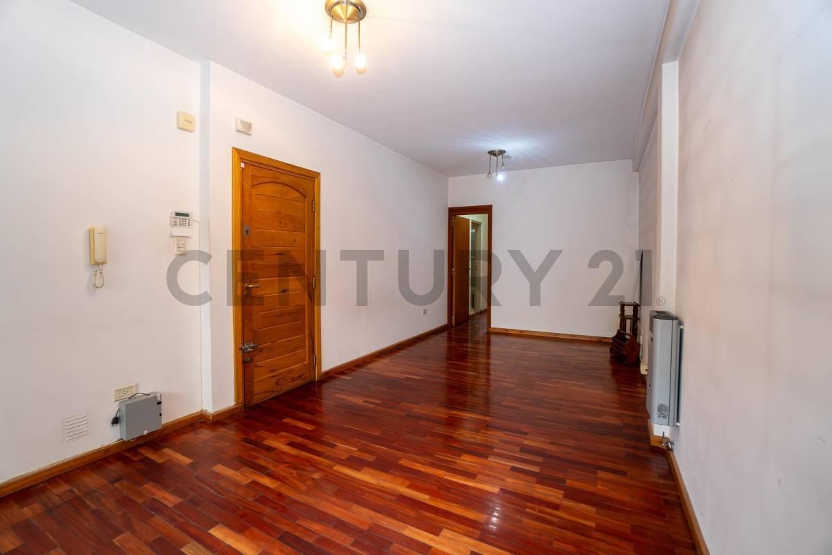 Foto de DEPARTAMENTO EN VENTA EN LA PLATA DE 2 DORMITORIOS CON COCHERA, imagen 3