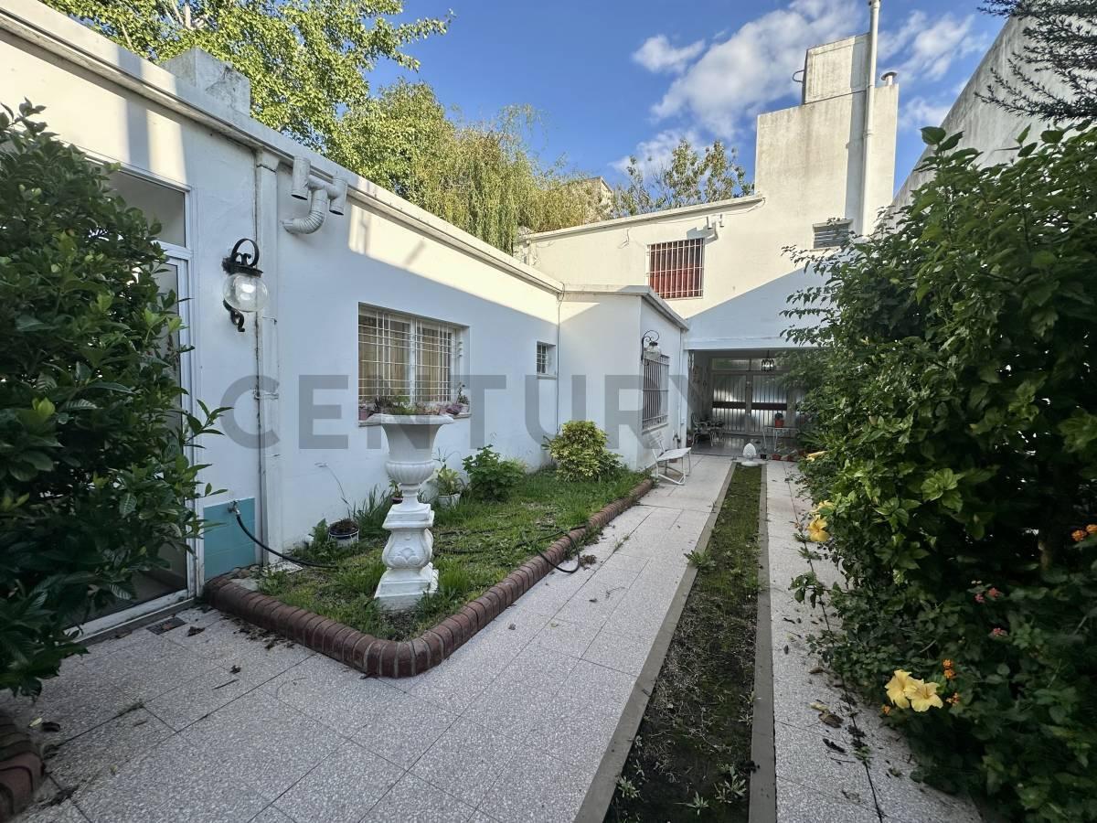 Foto de Casa con lote de 8x60. Piscina, quincho y cochera para 2 - 67 entre 117, imagen 5