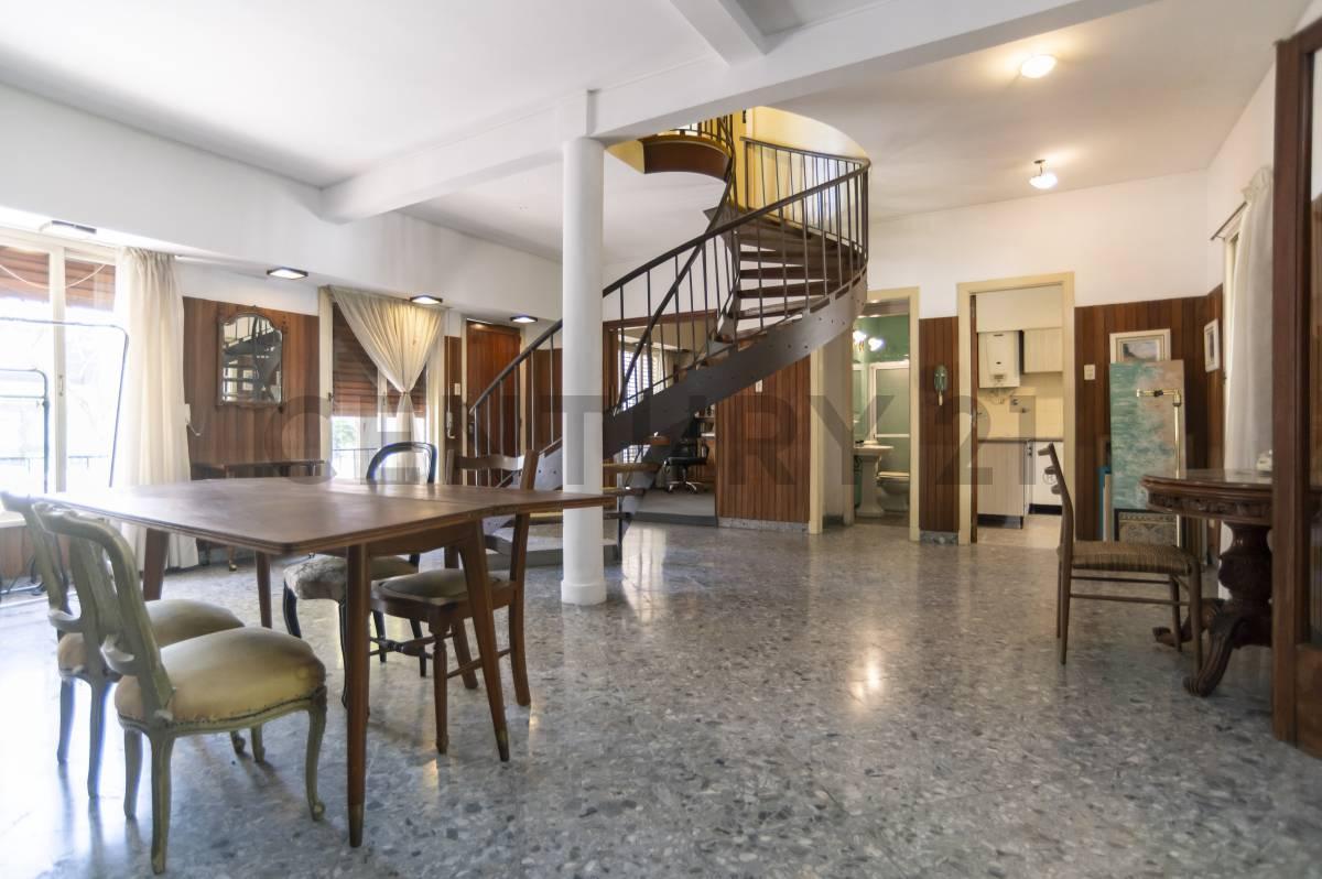 Foto de CASA EN VENTA - LA PLATA CENTRO - 3 DORMITORIOS +ESCRITORIO - GARAGE, imagen 2