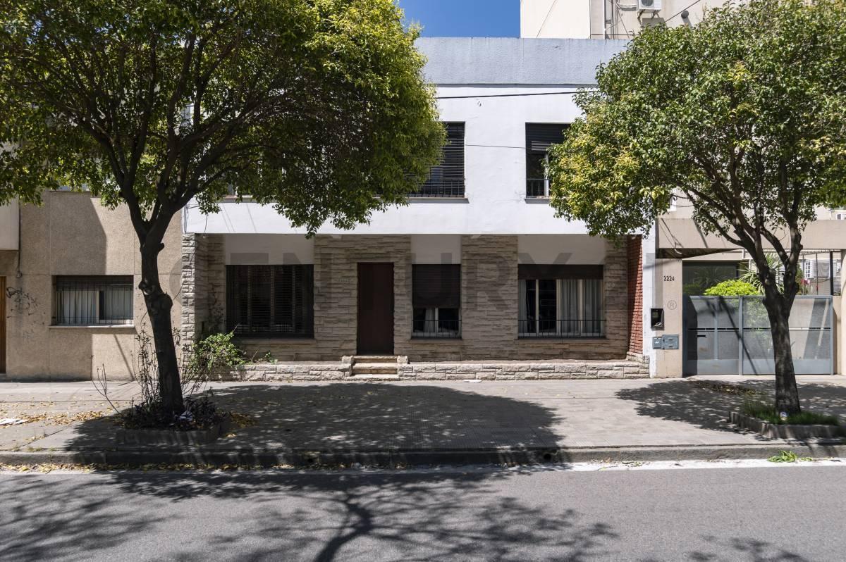 Foto de CASA EN VENTA - LA PLATA CENTRO - 3 DORMITORIOS +ESCRITORIO - GARAGE, imagen 1
