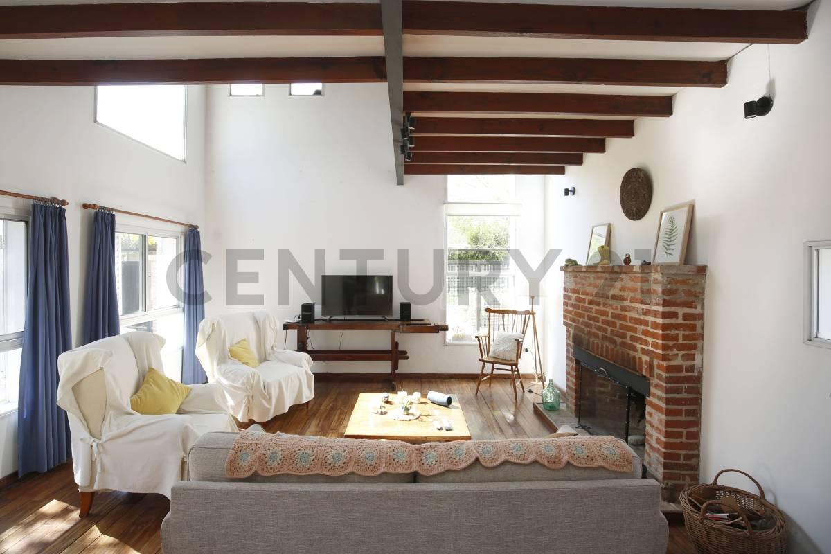 Foto de CASA EN VENTA EN CITY BELL – 3 DORMITORIOS + ESCRITORIO, imagen 2
