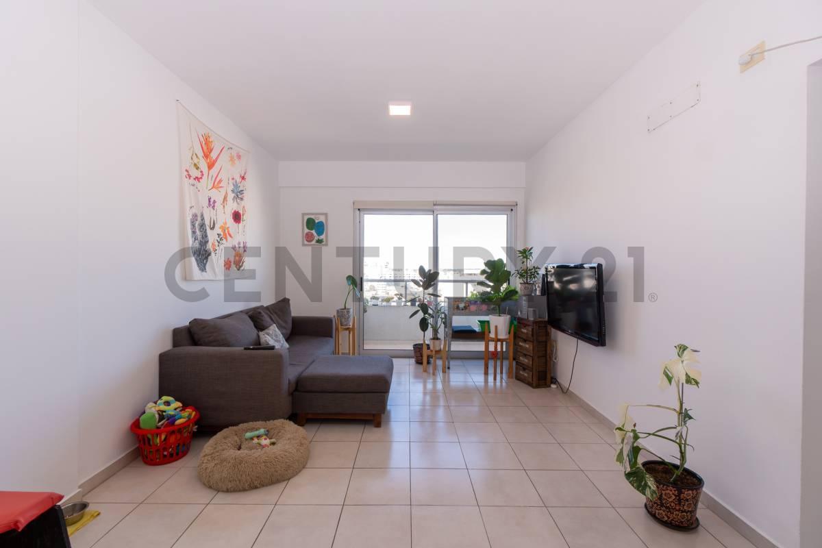 Foto de Departamento en venta en La Plata de 2 dormitorios con cochera, imagen 1