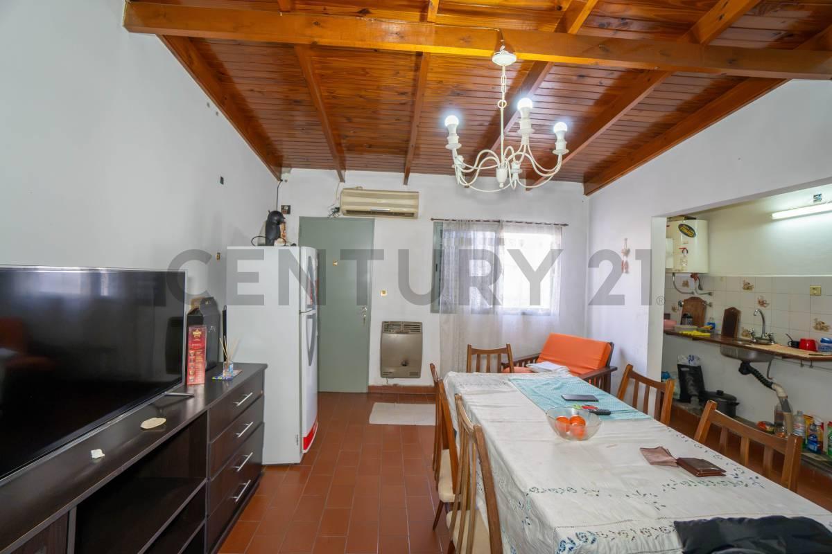 Foto de Ph en venta 1 dormitorio con patio Los Hornos, imagen 5