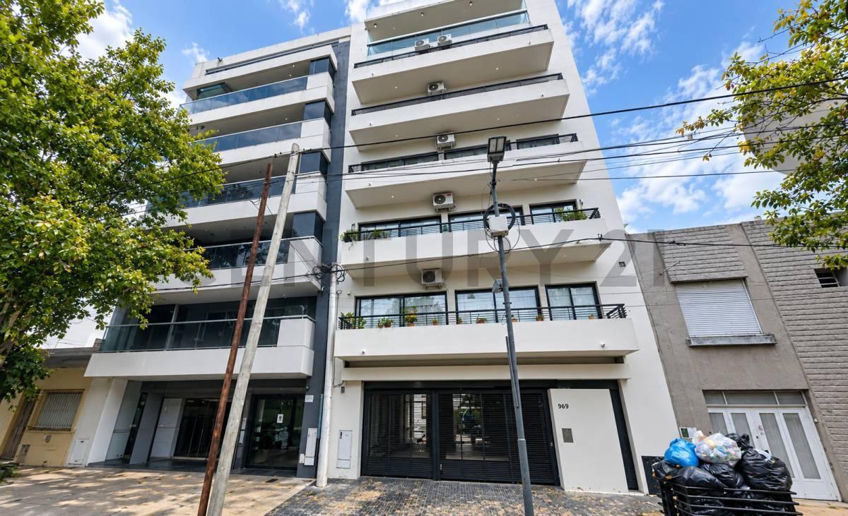 Foto de Departamento en venta en La Plata de 2 dormitorios con cochera, imagen 1