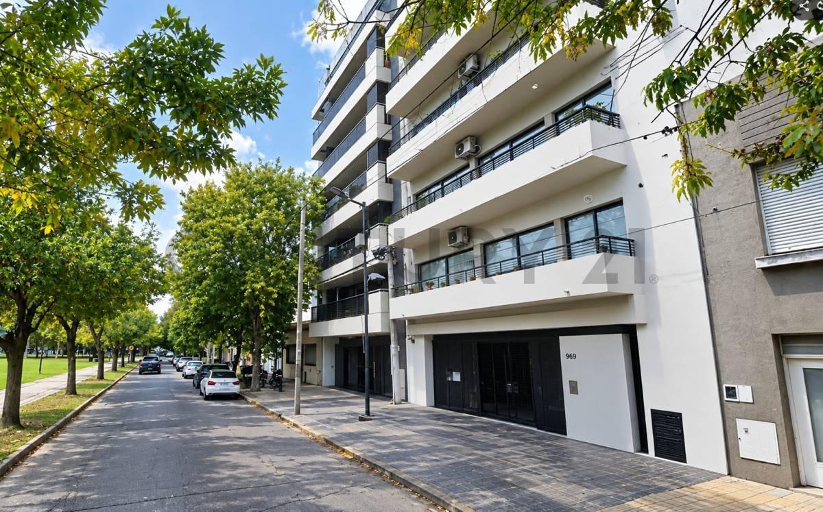 Foto de Departamento en venta en La Plata de 2 dormitorios con cochera, imagen 2