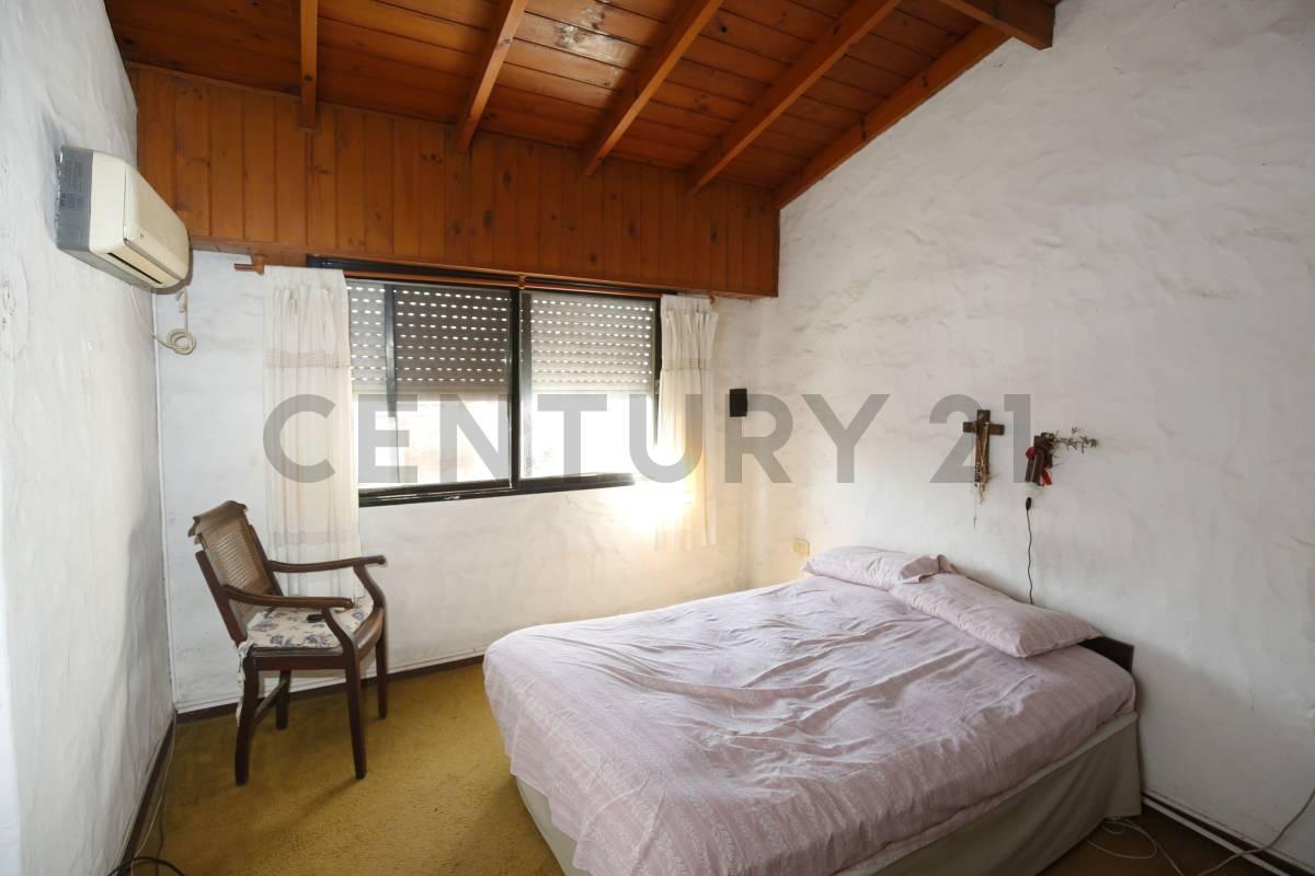Foto de Casa 4 dormitorios a la venta Gonnet amplio terreno, imagen 2