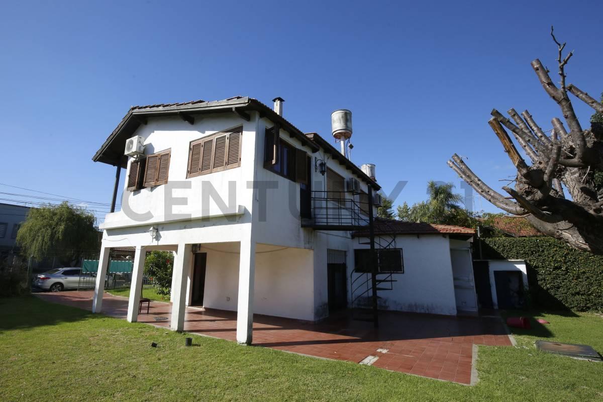 Foto de Casa 4 dormitorios a la venta Gonnet amplio terreno, imagen 3