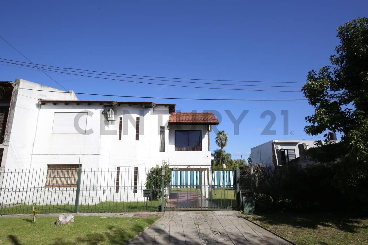 Foto de Casa 4 dormitorios a la venta Gonnet amplio terreno, imagen 5