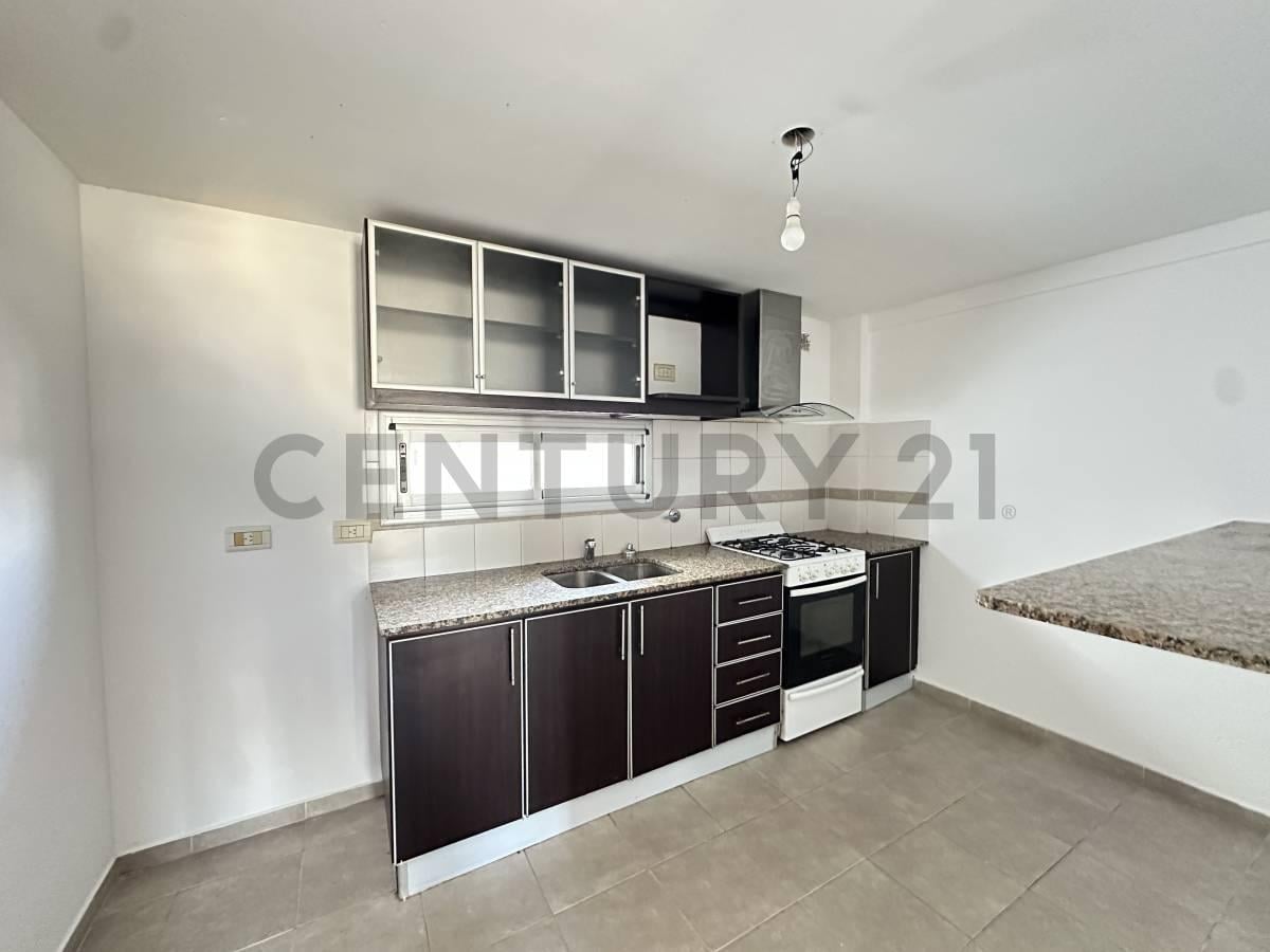 Foto de DEPARTAMENTO EN ALQUILER EN LA PLATA DE 1 DORMITORIO CON COCHERA, imagen 3