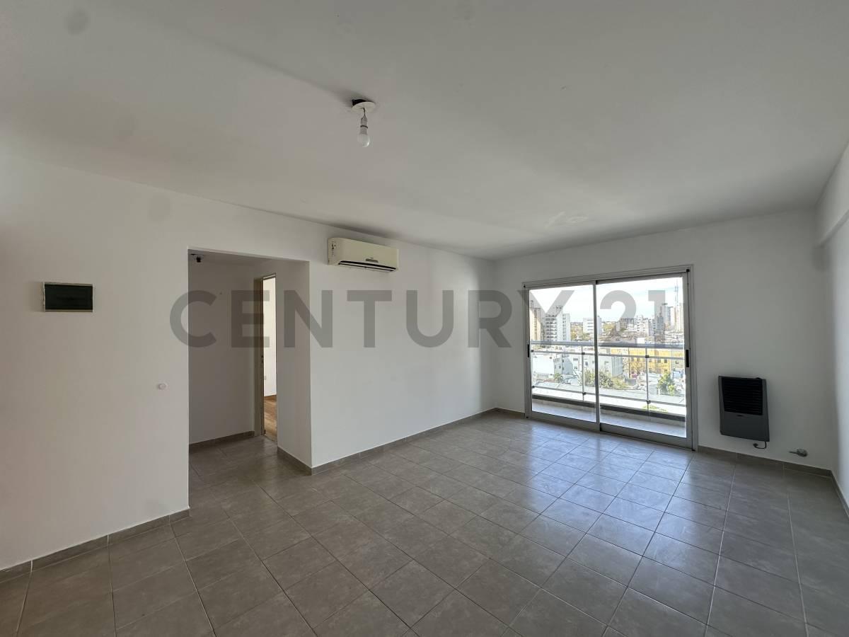 Foto de DEPARTAMENTO EN ALQUILER EN LA PLATA DE 1 DORMITORIO CON COCHERA, imagen 2