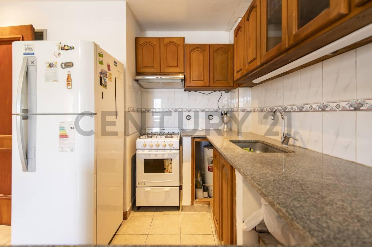 Foto de Departamento en venta en La Plata de 1 dormitorio con cochera y baulera, imagen 4