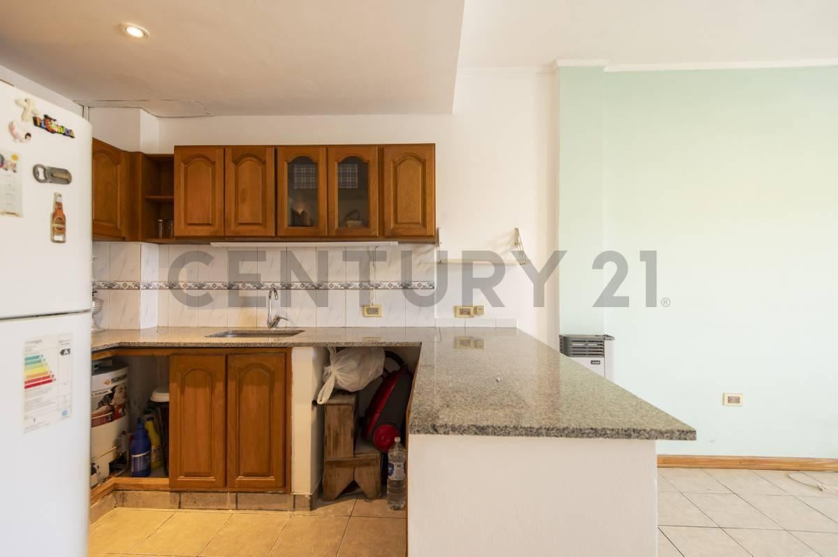 Foto de Departamento en venta en La Plata de 1 dormitorio con cochera y baulera, imagen 3