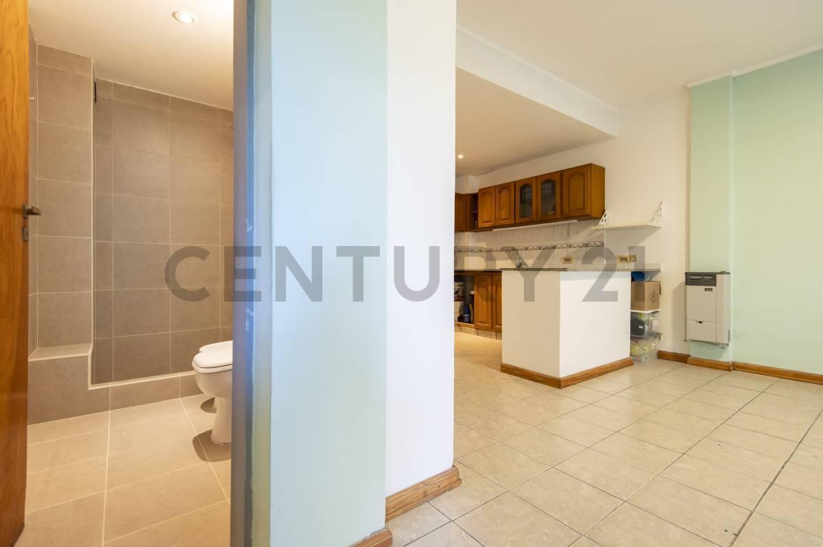 Foto de Departamento en venta en La Plata de 1 dormitorio con cochera y baulera, imagen 5