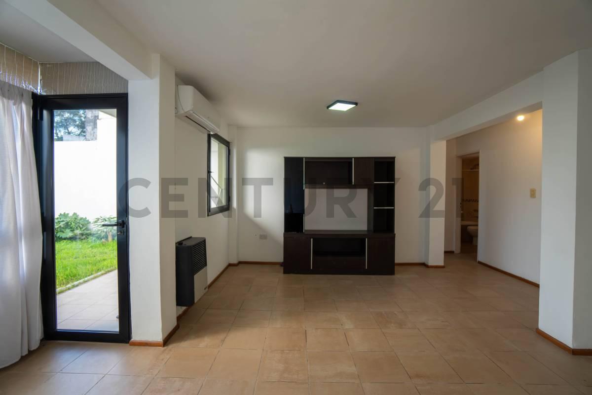 Foto de Departamento en venta en La Plata de un dormitorio con cochera, imagen 2
