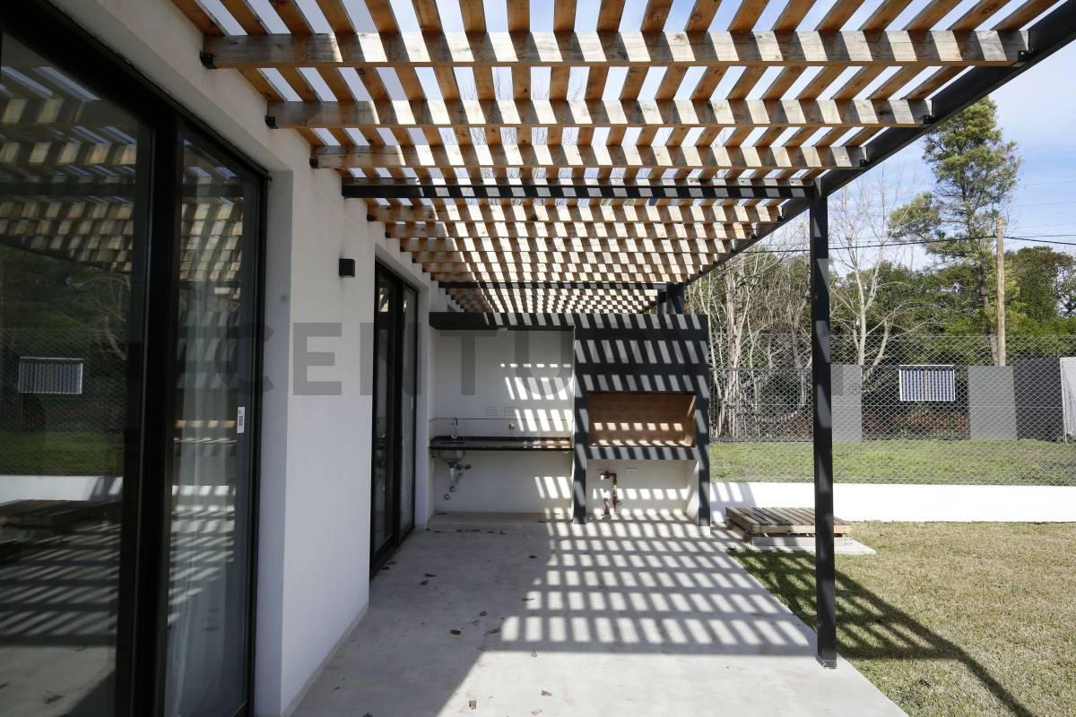 Foto de CASA EN VENTA DE DOS DORMITORIOS EN GORINA, imagen 3