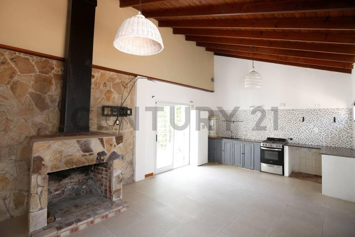 Foto de Casa en venta La Plata 2 dormitorios, cochera y Departamento, imagen 1