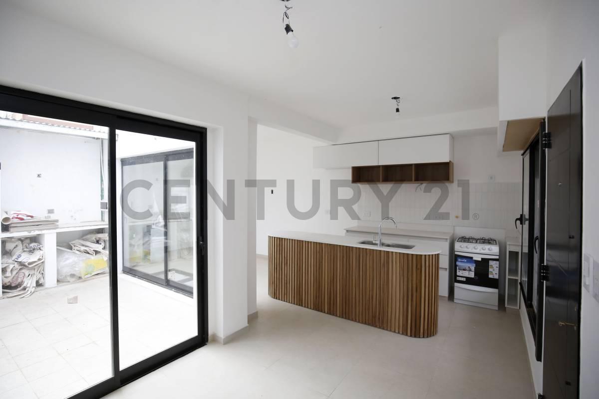 Foto de CASA EN VENTA EN LA PLATA DE 3 DORMITORIOS + ESCRITORIO + PATIO +, imagen 5