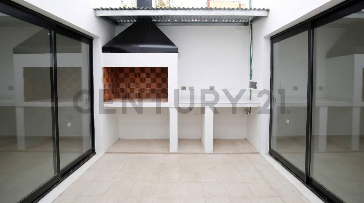 Foto de CASA EN VENTA EN LA PLATA DE 3 DORMITORIOS + ESCRITORIO + PATIO +, imagen 3