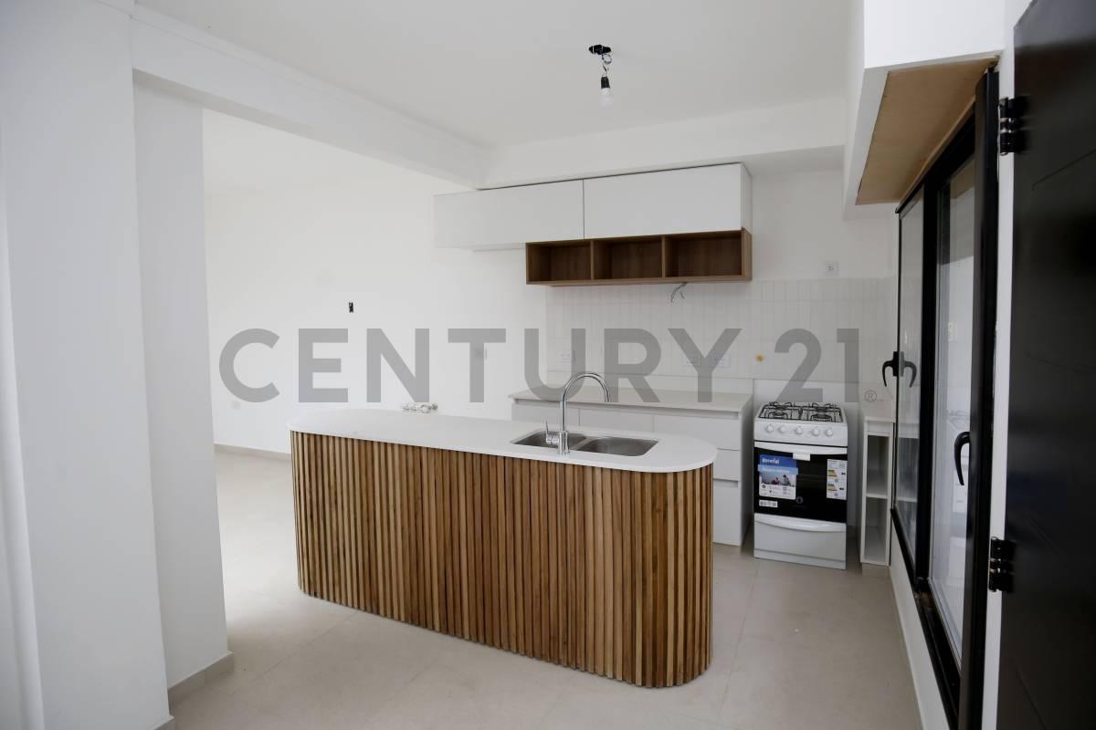Foto de CASA EN VENTA EN LA PLATA DE 3 DORMITORIOS + ESCRITORIO + PATIO +, imagen 4