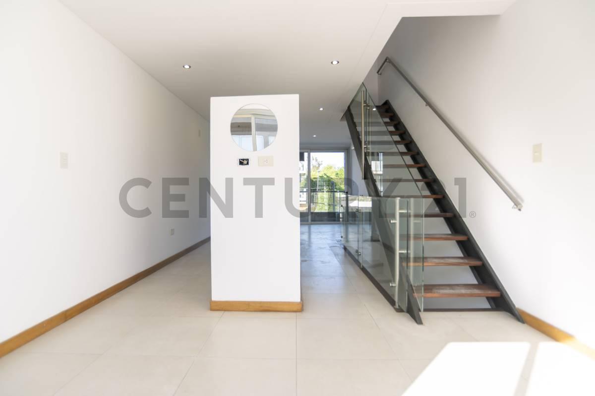 Foto de DEPARTAMENTO EN ALQUILER EN CITY BELL TIPO DUPLEX DE DOS DORMITORIOS, imagen 1