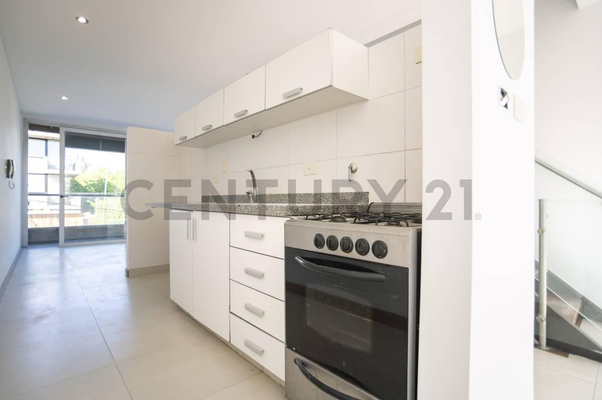 Foto de DEPARTAMENTO EN ALQUILER EN CITY BELL TIPO DUPLEX DE DOS DORMITORIOS, imagen 3