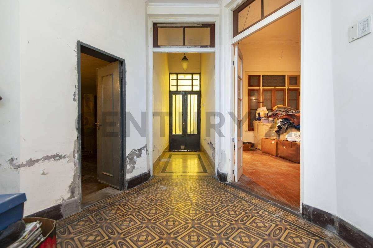 Foto de Casa de estilo a restaurar en venta en La Plata, imagen 1