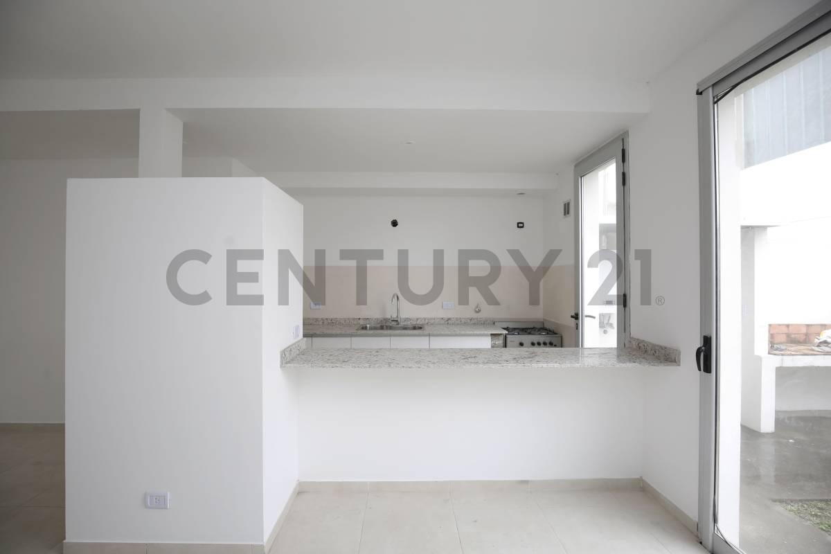 Foto de CASA DUPLEX EN VENTA EN LA PLATA A ESTRENAR DE 2 DORMITORIOS Y COCHERA, imagen 4