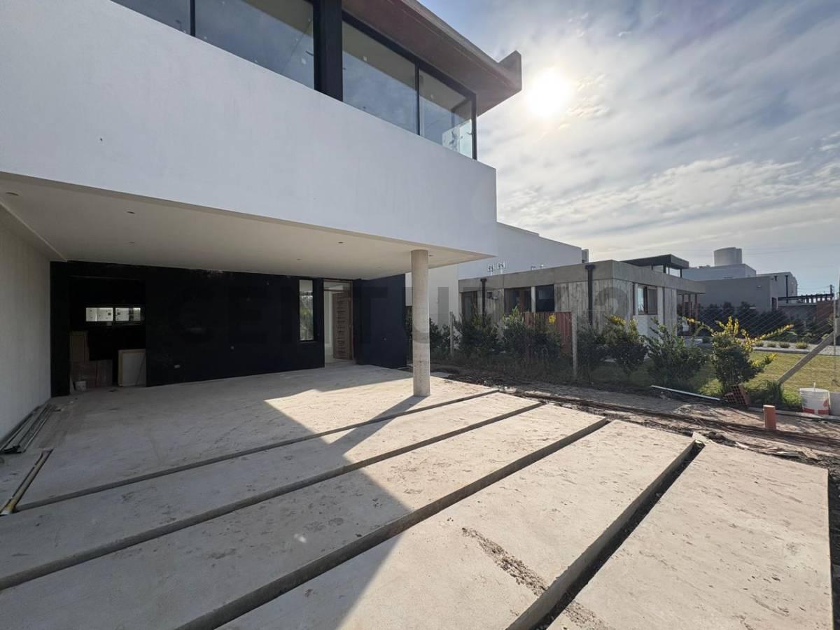 Foto de Casa en venta en City Bell -El Quimilar, imagen 2