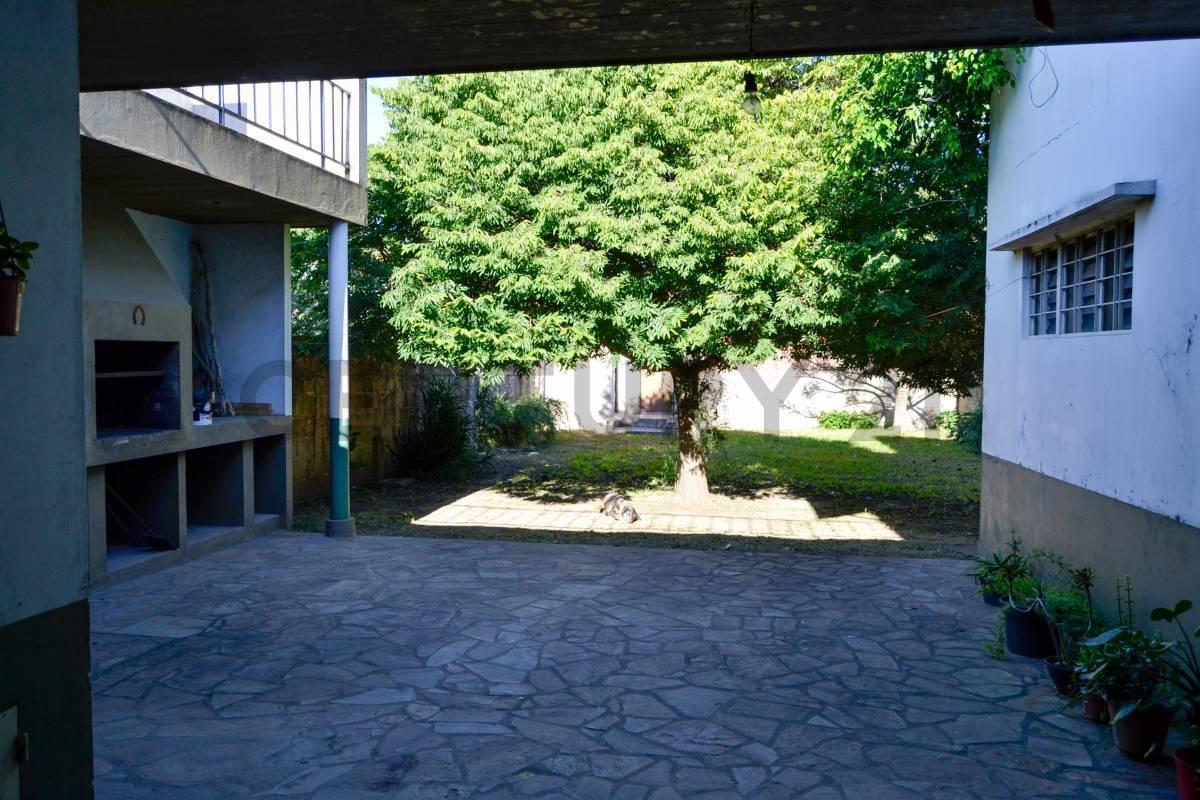 Foto de CASA EN VENTA EN LA PLATA DE 3 DORMITORIOS COCHERA Y PARQUE | LOS HORNOS, imagen 2