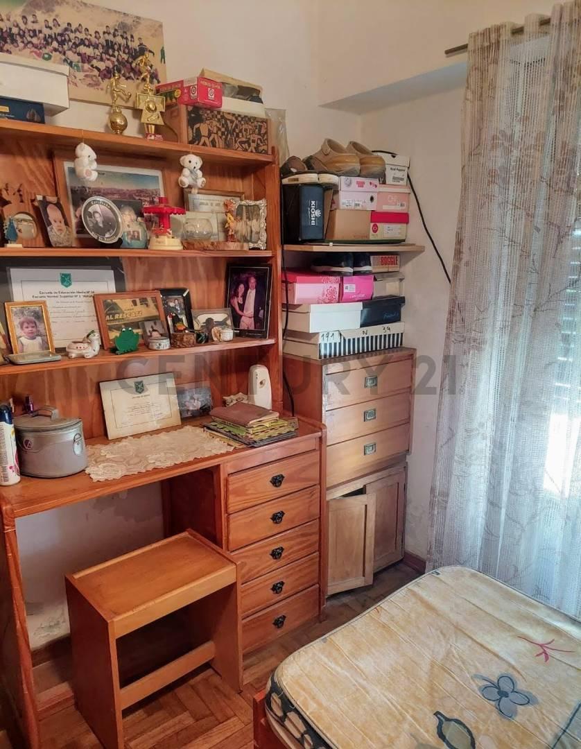Foto de CASA EN VENTA EN LA PLATA DE 2 DORMITORIOS QUINCHO Y COCHERA, imagen 3