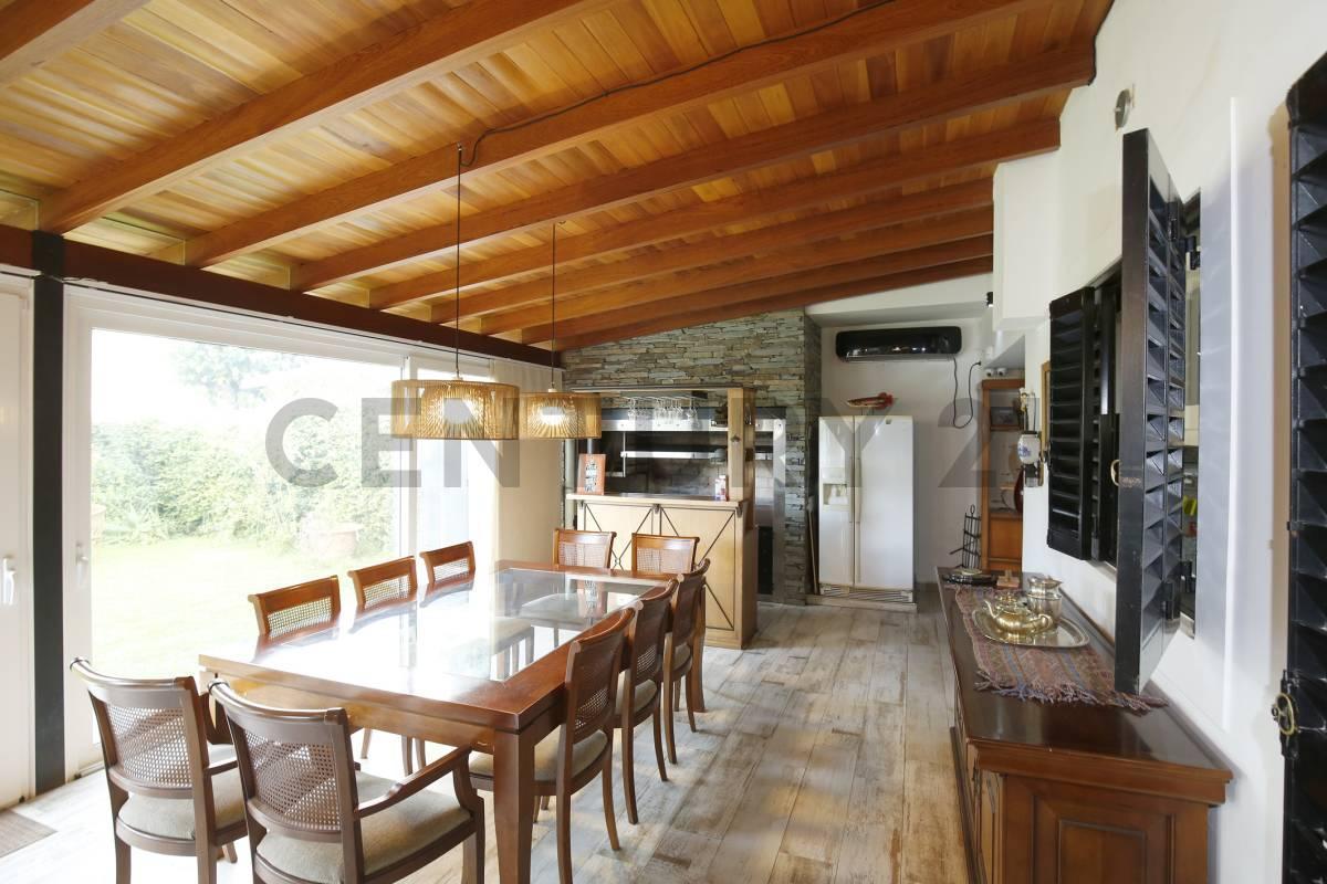 Foto de Casa en Venta en City Bell (4 dormis APTO BANCO), imagen 2