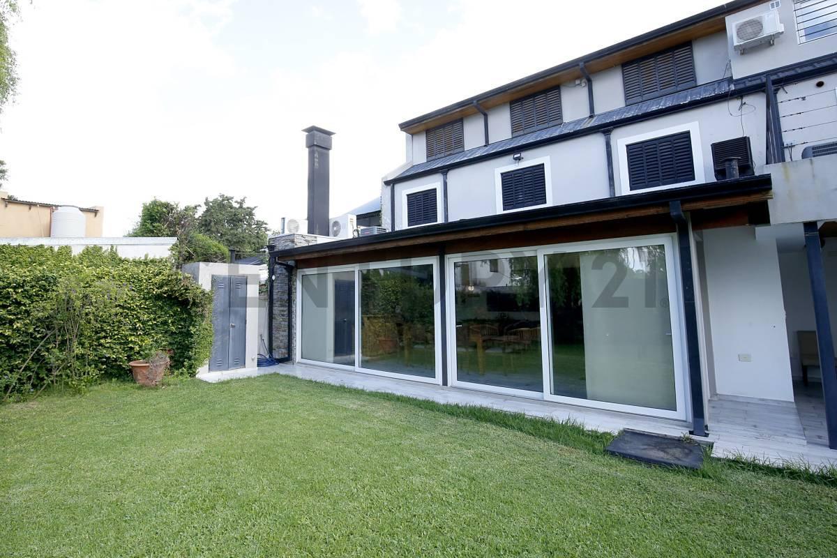 Foto de Casa en Venta en City Bell (4 dormis APTO BANCO), imagen 1