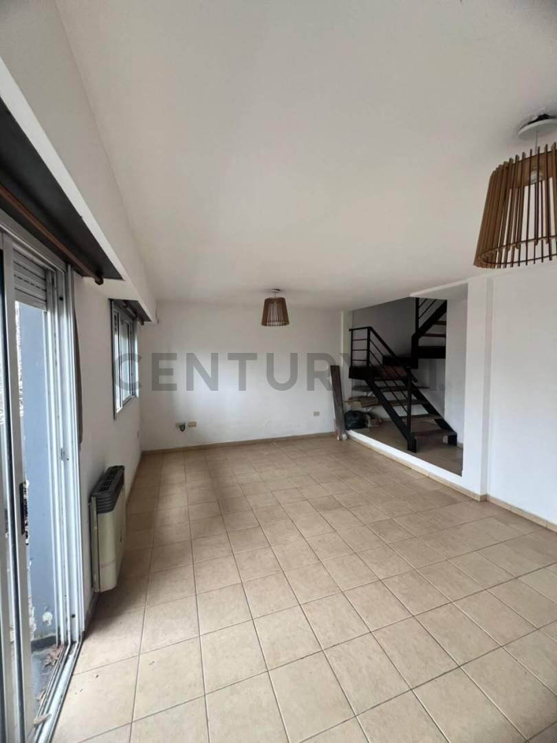 Foto de Departamento en venta en La Plata tipo Dúplex de 3 dormitorios con, imagen 1