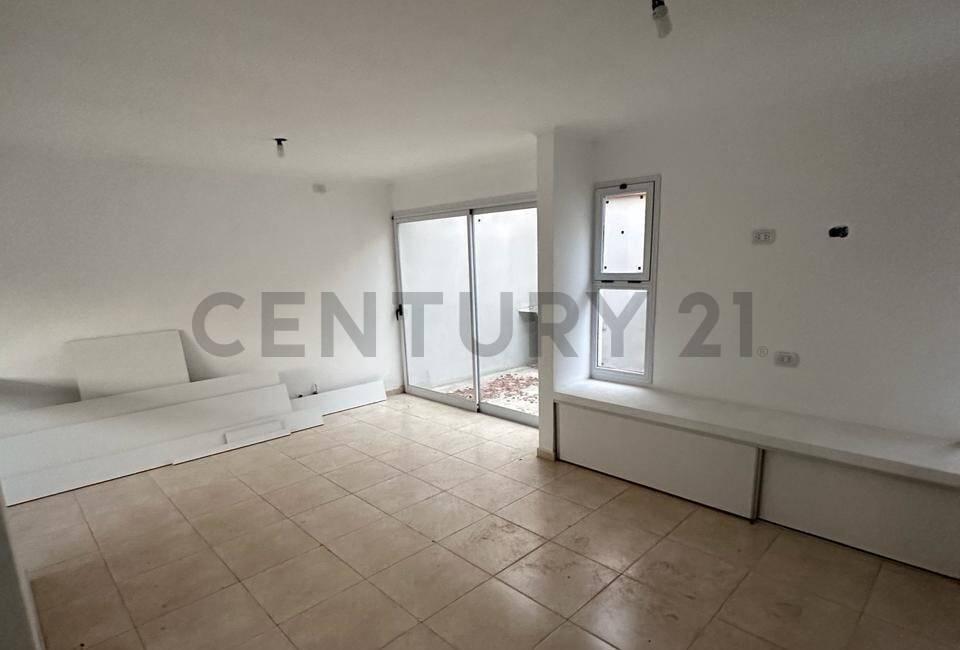 Foto de DEPARTAMENTO EN VENTA EN LA PLATA DE DOS DORMITORIOS, imagen 2