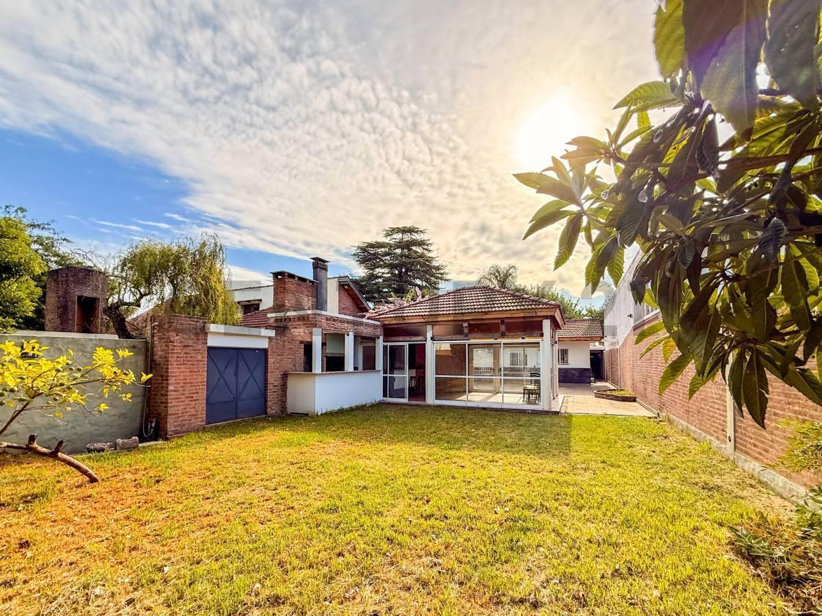 Foto de CASA EN VENTA EN GONNET ENTRE CAMINOS, imagen 1