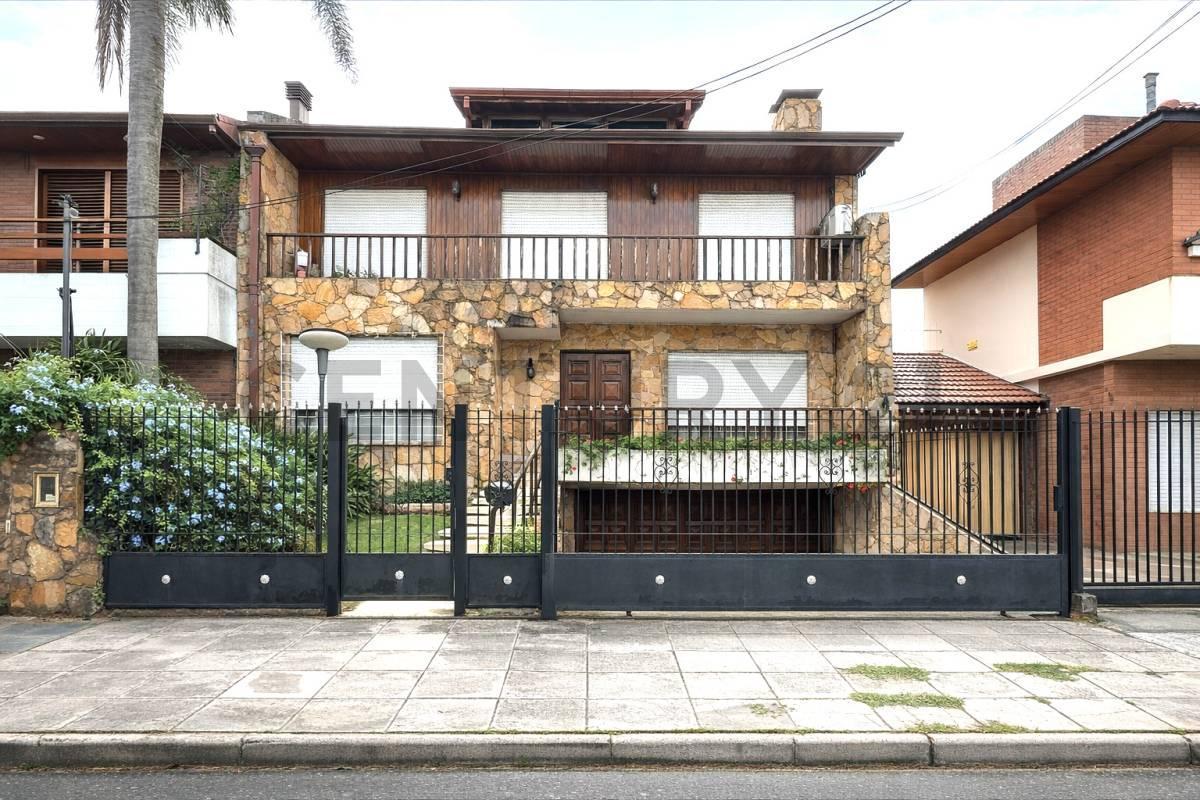 Foto de Chalet en dos plantas con excelente ubicación a la venta, imagen 1