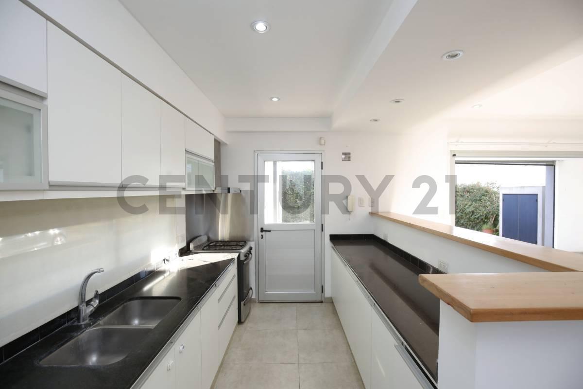 Foto de Duplex en City Bell de dos dormitorios con pileta, imagen 1