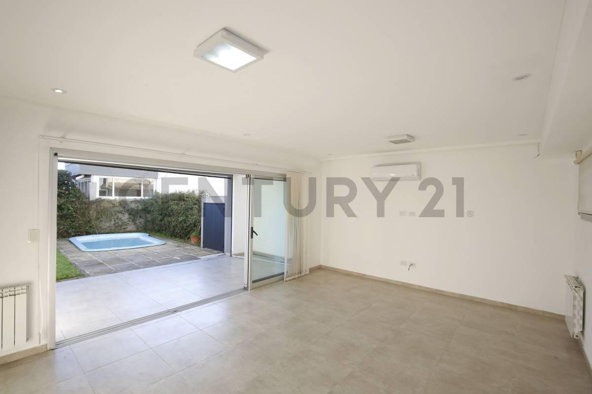 Foto de Duplex en City Bell de dos dormitorios con pileta, imagen 2