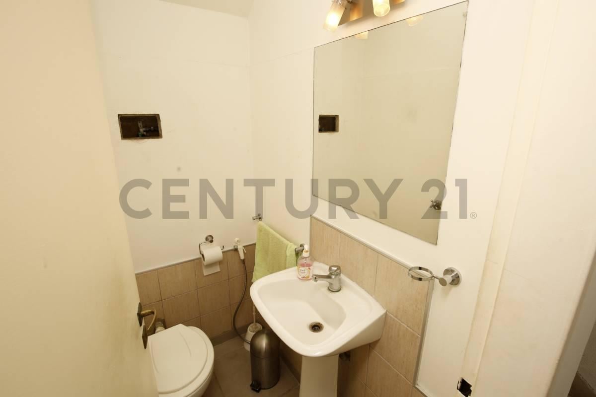 Foto de Casa en venta en La Plata con 4 dormitorios, imagen 3
