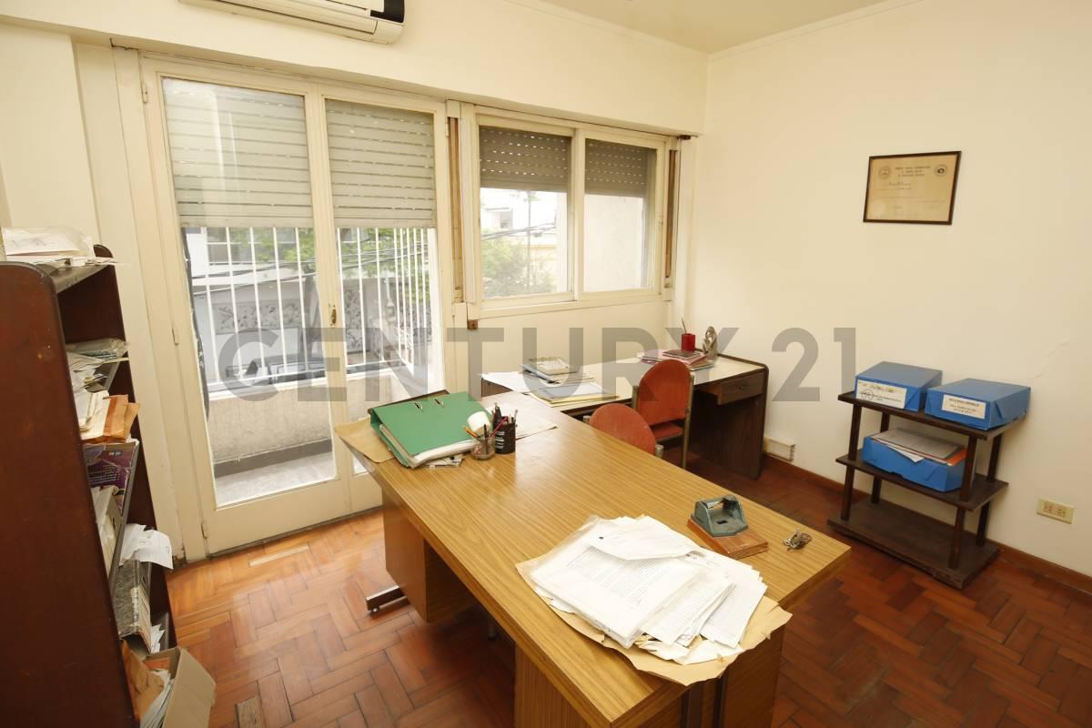 Foto de Casa en venta en La Plata con 4 dormitorios, imagen 2