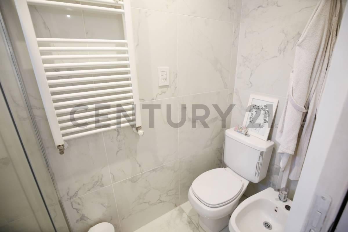 Foto de Casa en venta en Gonnet entre caminos | 4 dormitorios, pileta y parque, imagen 5