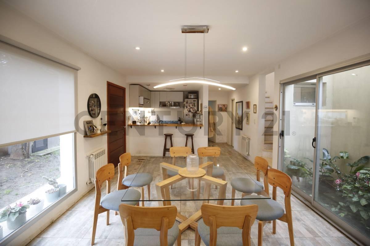 Foto de Casa en venta en Gonnet entre caminos | 4 dormitorios, pileta y parque, imagen 1
