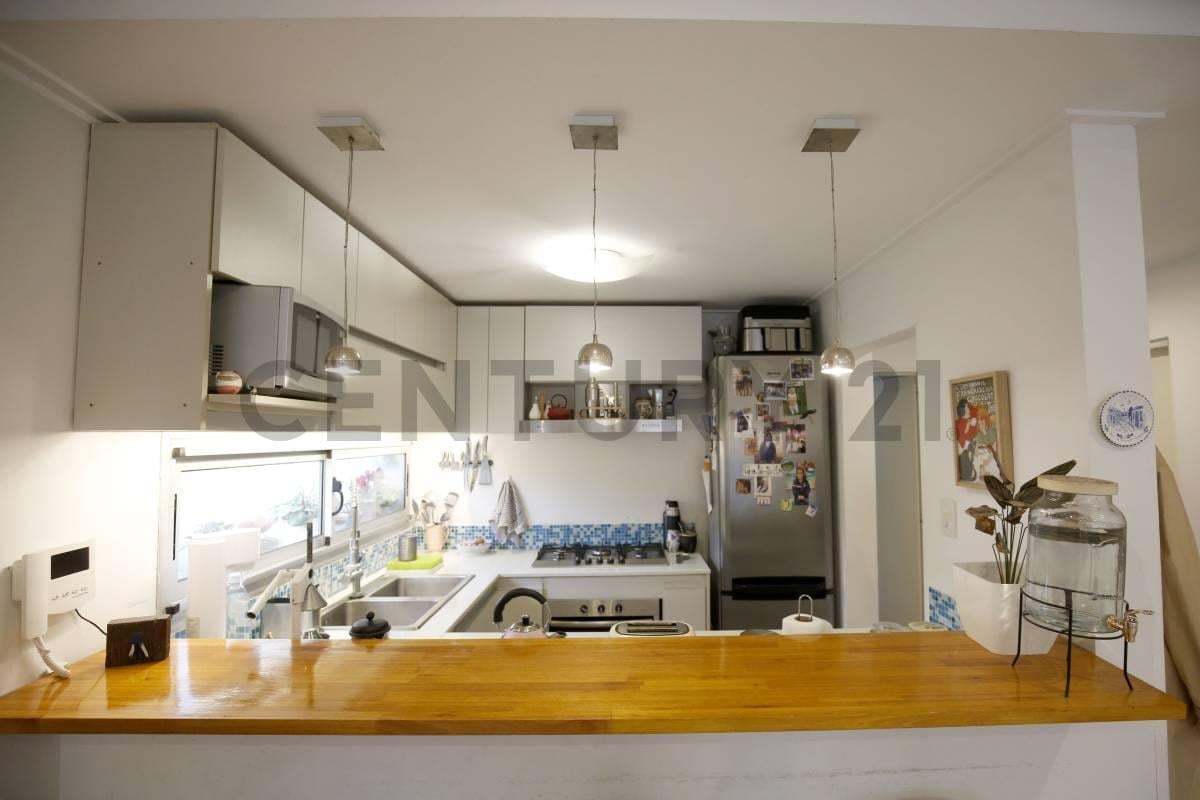 Foto de Casa en venta en Gonnet entre caminos | 4 dormitorios, pileta y parque, imagen 2