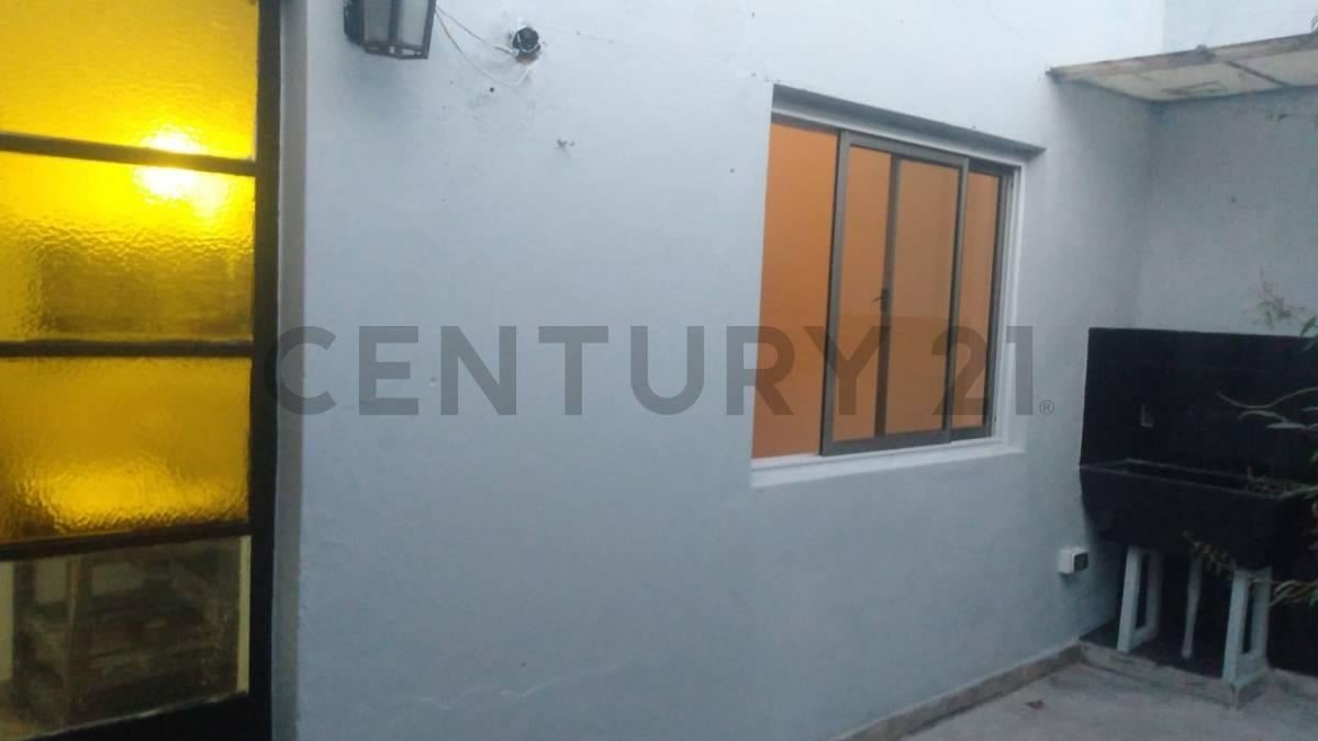 Foto de Departamentos en venta en La Plata con locales, imagen 2