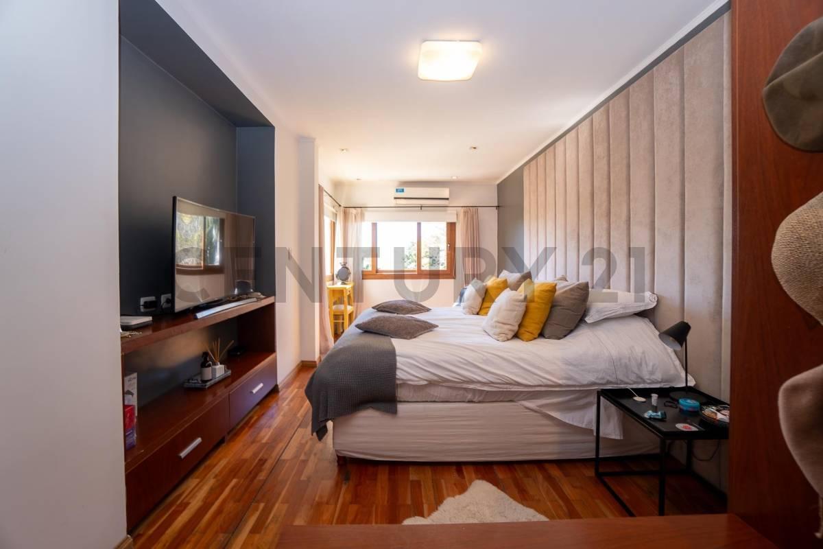 Foto de Casa en venta de 3 dormitorios + estudio en La Plata, imagen 4